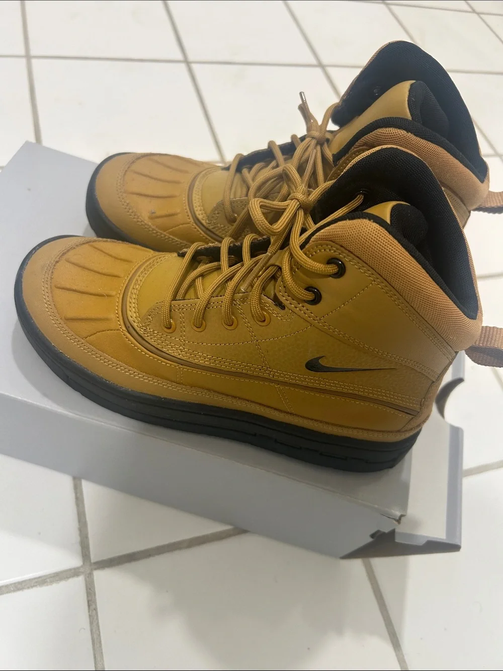Nike Men’s Wheat/Tan High-Top Boots